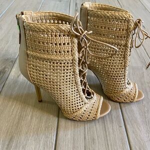Brand new Sam Edelman Abbie nude woven heel size 6